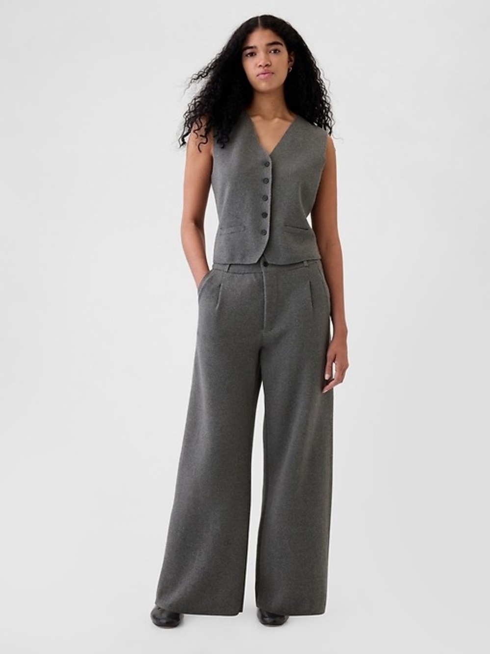 GAP CashSoft Pleated Trousers in Charcoal Grey. Size XS.